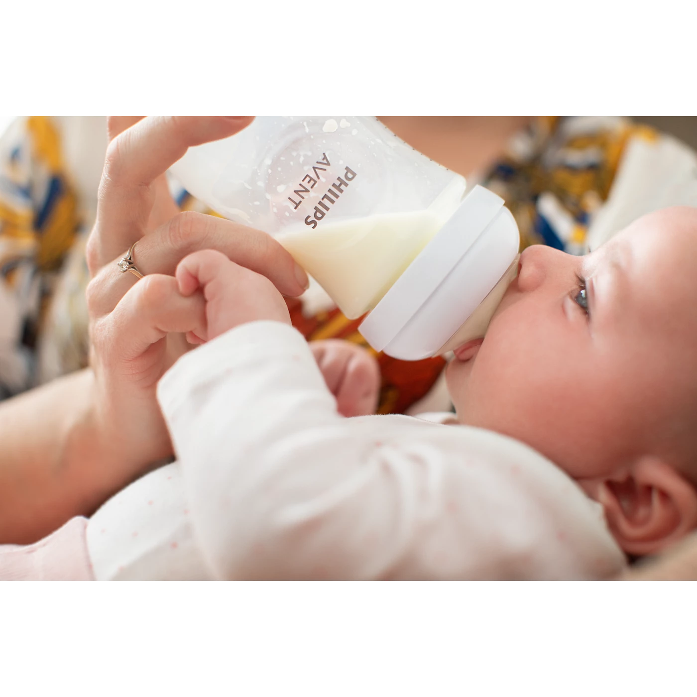 Philips Avent Natural Response Baby Bottle – 260ml, BPA-Free Milk Bottle with Teat for Babies 1 Month+ (Model SCY903/01)